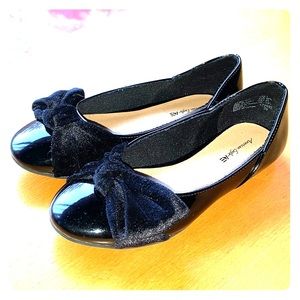 Ameera Flat Black w/Velveteen Bow
